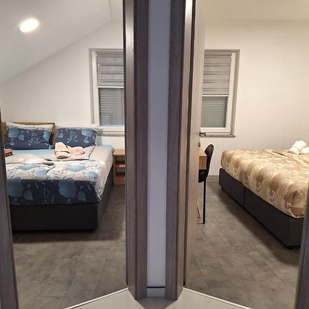 Apartmani Venecia Prozor Экстерьер фото