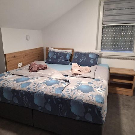 Apartmani Venecia Prozor Экстерьер фото