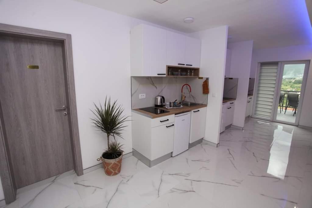 Apartmani Venecia Prozor Экстерьер фото