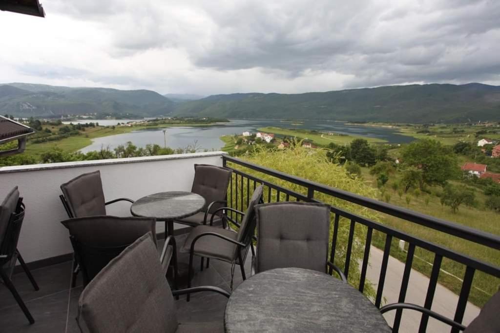 Apartmani Venecia Prozor Экстерьер фото