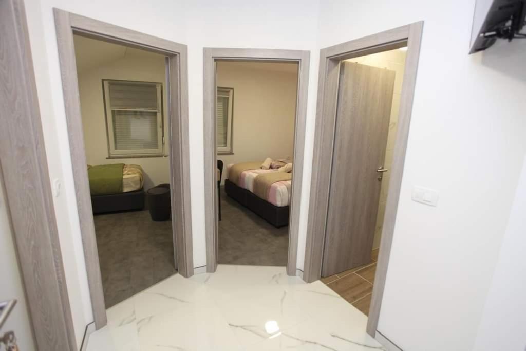 Apartmani Venecia Prozor Экстерьер фото