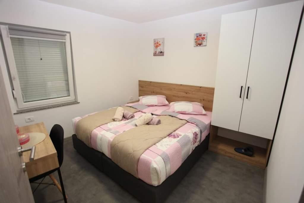 Apartmani Venecia Prozor Экстерьер фото