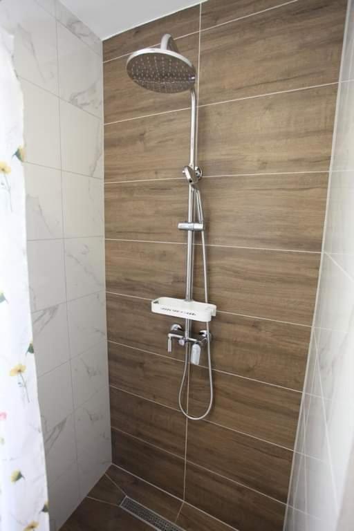 Apartmani Venecia Prozor Экстерьер фото