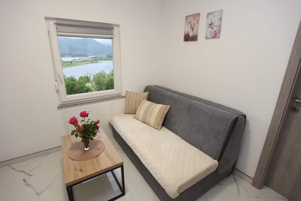 Apartmani Venecia Prozor Экстерьер фото