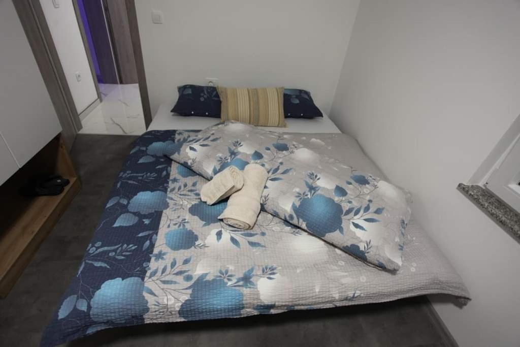 Apartmani Venecia Prozor Экстерьер фото