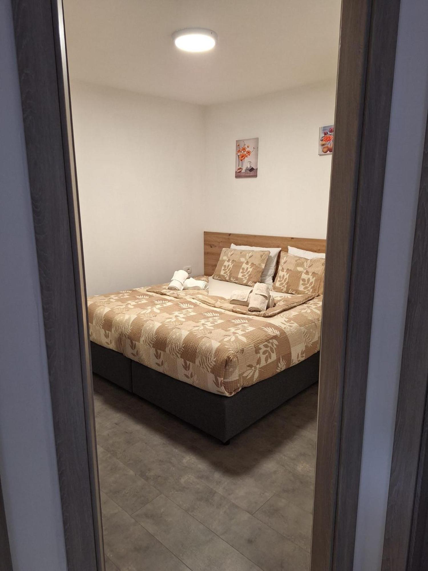 Apartmani Venecia Prozor Экстерьер фото