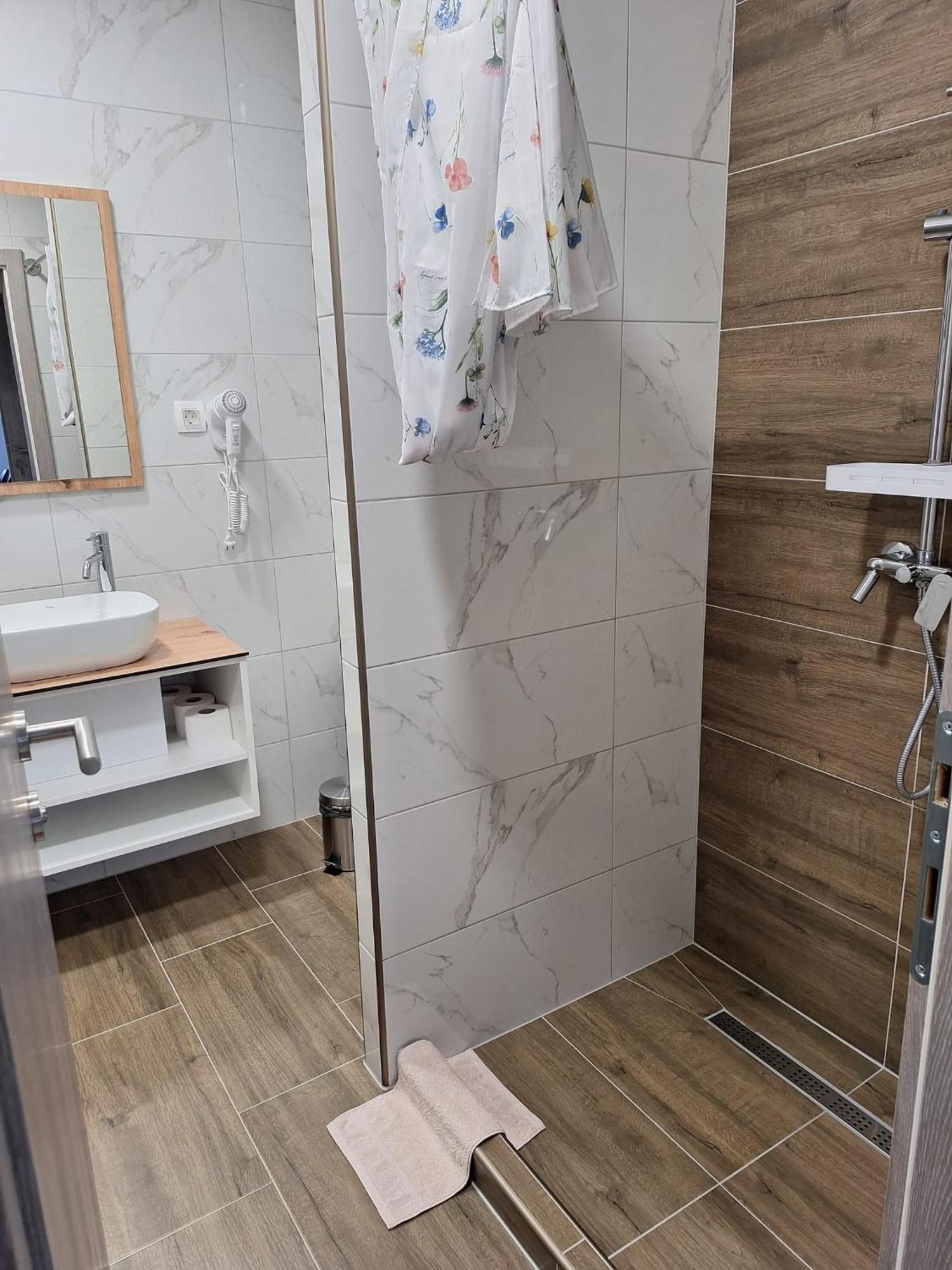 Apartmani Venecia Prozor Экстерьер фото